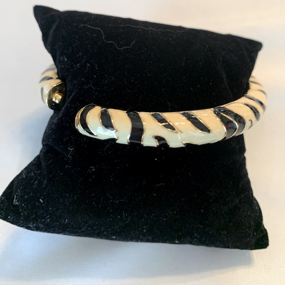 Kenneth J. Lane Enamel Hinged Bangle Bracelet Zebra Print - Picture 7 of 8